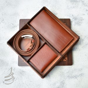 ست سه تکه کیف کمربند و جاکارتی چرم مردانه به همراه جعبه چوبی