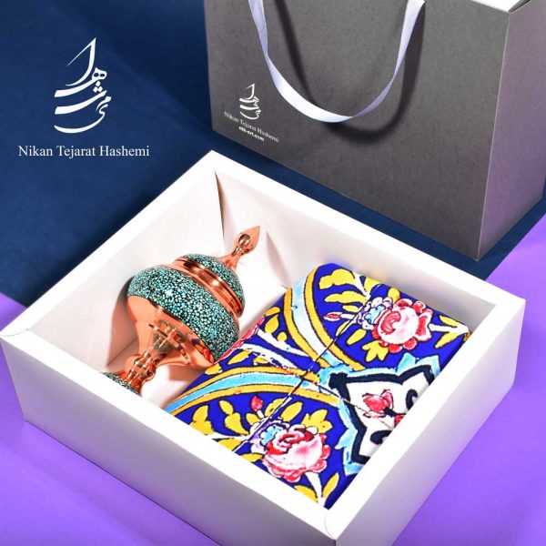 ست شکلات خوری فیروزه کوبی 18 سانتی و رومیزی مخمل 1 در 1 3